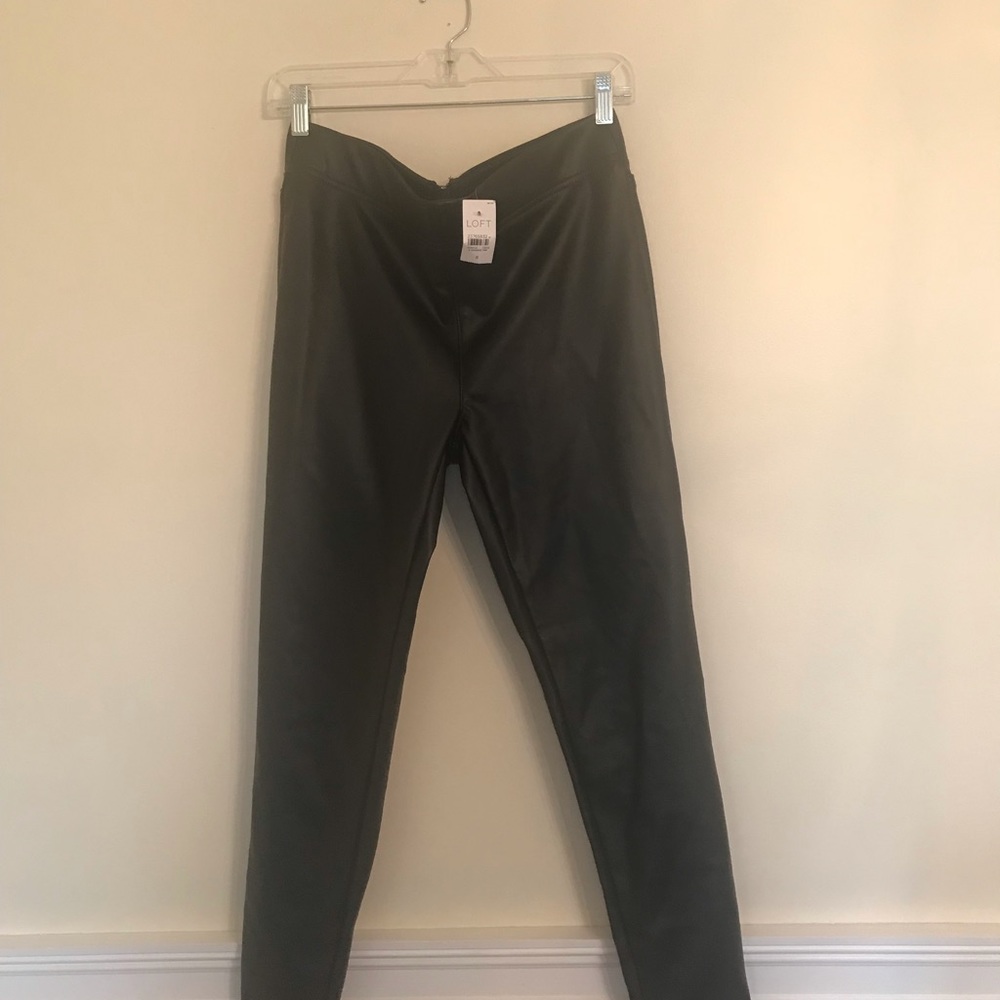 NWT LOFT LEGGINGS IN FAUX LEATHER BLACK.